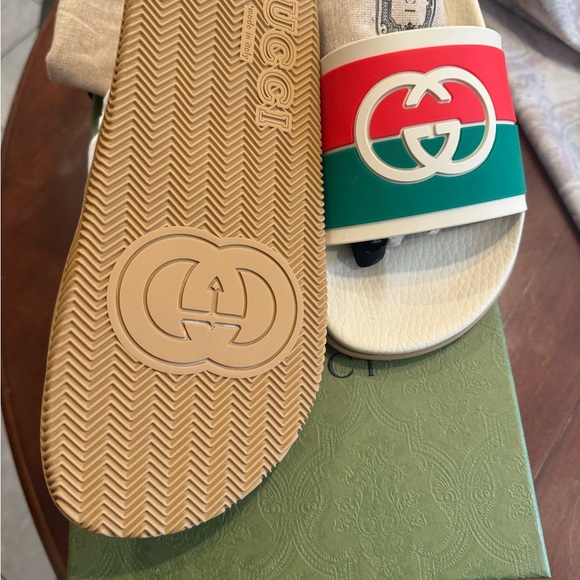 Gucci Red and Green Slides NWT size 40 Euro with box and dust bags size 9 - Picture 3 of 10